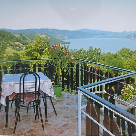 Jaredic - Private Accommodation, Privatni Smestaj