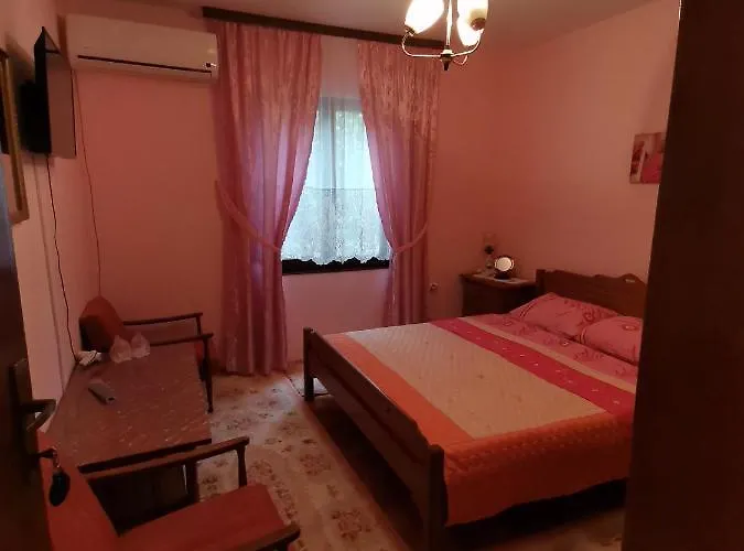 Jaredic - Private Accommodation, Privatni Smestaj Διαμέρισμα Donji Milanovac